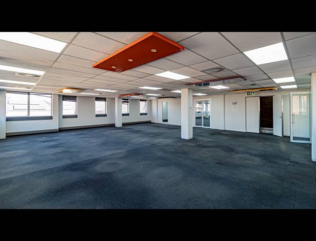 1,174M² OFFICE TO LET IN FERNDALE